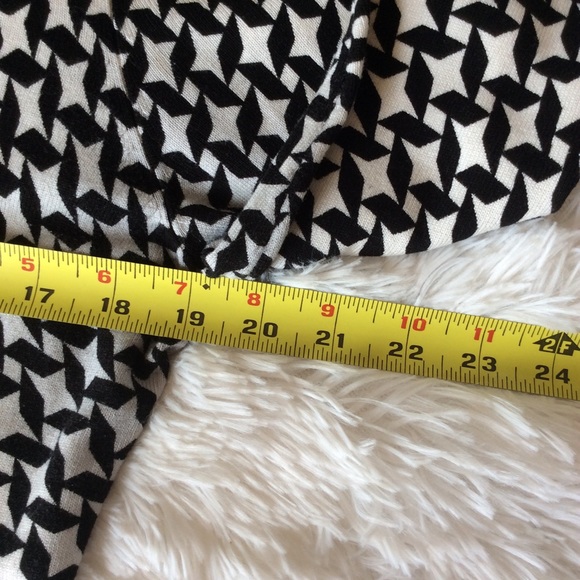 🎉$13 Tops 3/$20🎉White House Black Market Sweater - Picture 6 of 7